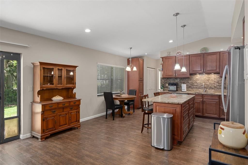 For Sale: $340,000 (3 beds, 2 baths, 1728 Square Feet)