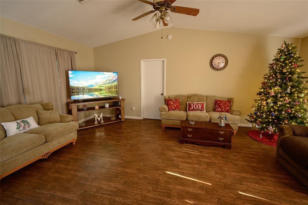 For Sale: $340,000 (3 beds, 2 baths, 1728 Square Feet)