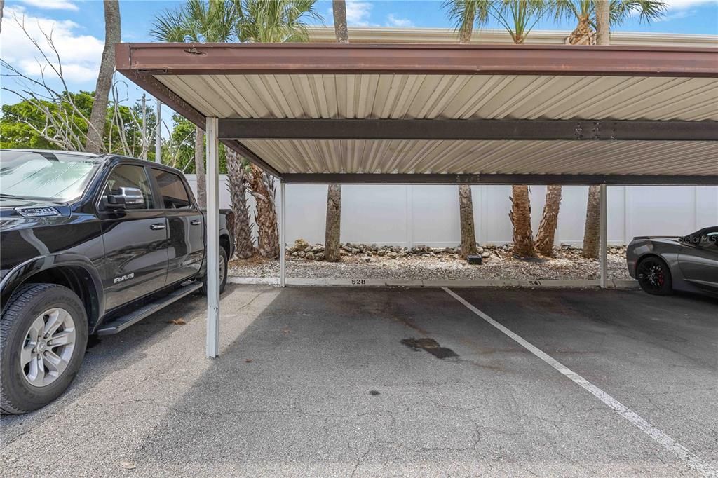 合同活跃: $174,000 (2 贝兹, 2 浴室, 951 平方英尺)