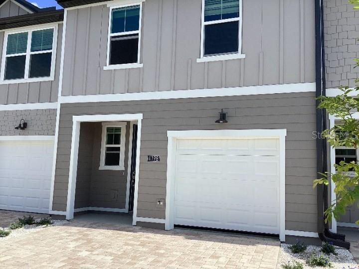 Activo con contrato: $401,180 (3 camas, 2 baños, 1654 Pies cuadrados)