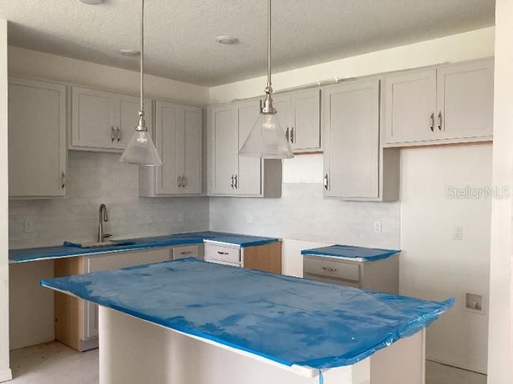 Activo con contrato: $401,180 (3 camas, 2 baños, 1654 Pies cuadrados)