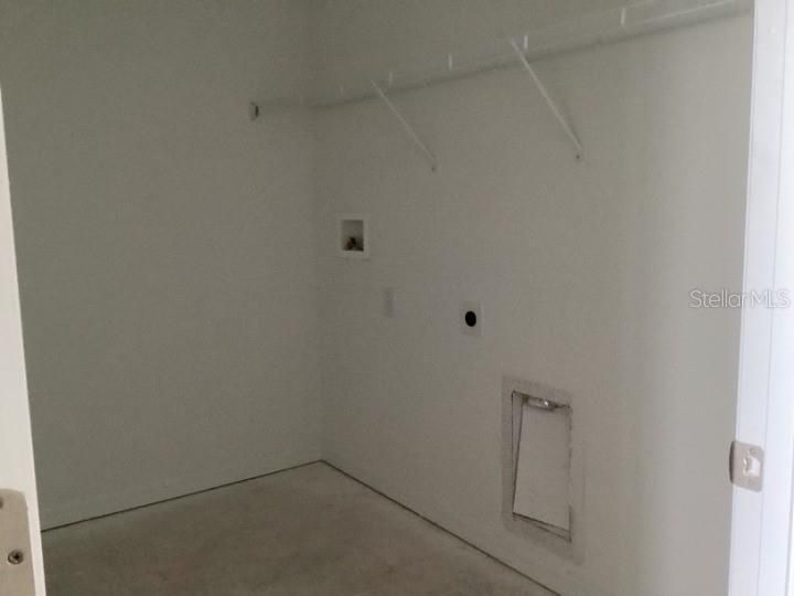 Activo con contrato: $401,180 (3 camas, 2 baños, 1654 Pies cuadrados)