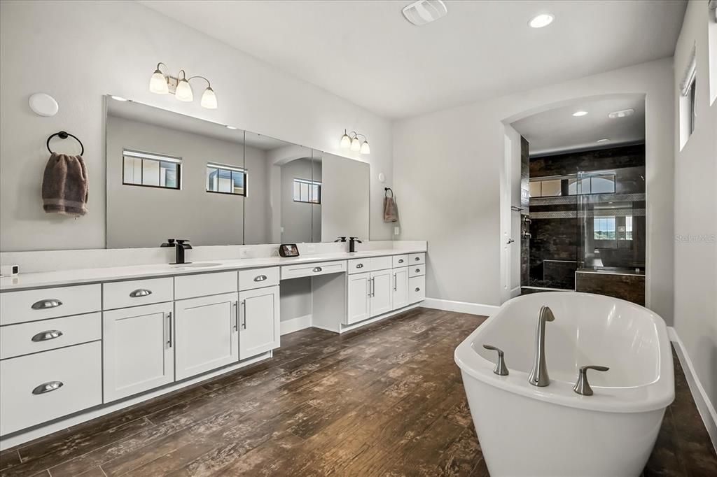 En Venta: $1,599,999 (4 camas, 4 baños, 4251 Pies cuadrados)