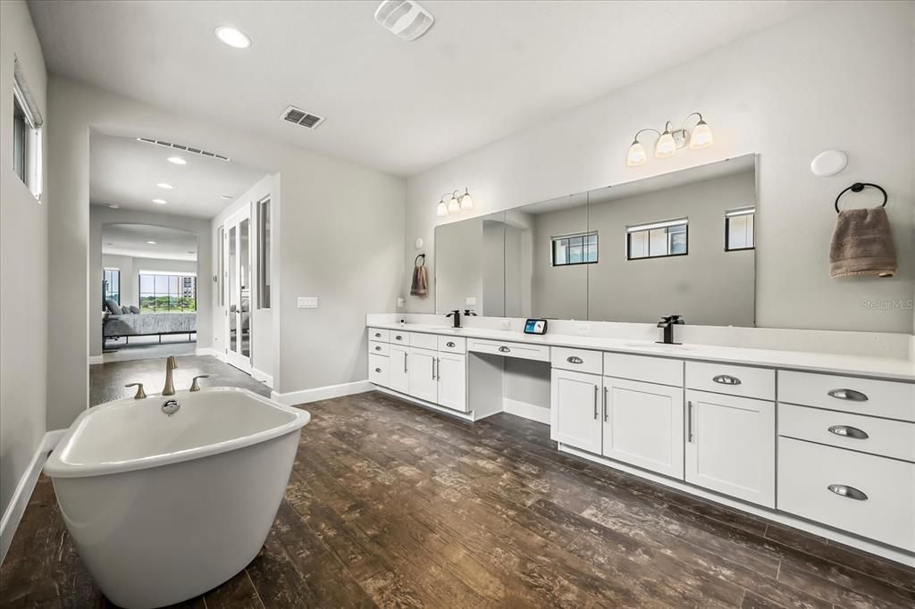 En Venta: $1,599,999 (4 camas, 4 baños, 4251 Pies cuadrados)