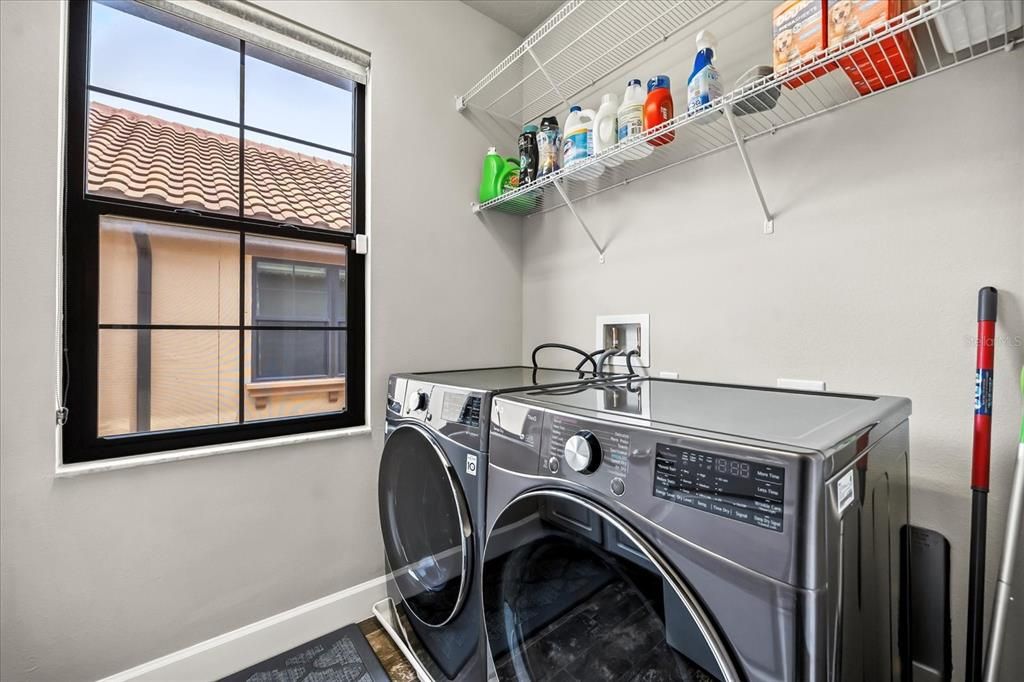 En Venta: $1,599,999 (4 camas, 4 baños, 4251 Pies cuadrados)