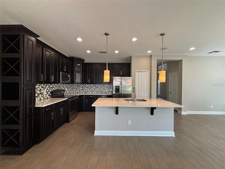 Active With Contract: $539,900 (3 beds, 2 baths, 2143 Square Feet)