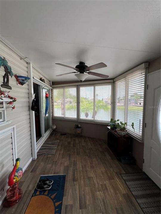 待售: $154,000 (1 贝兹, 1 浴室, 950 平方英尺)