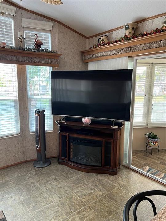 待售: $154,000 (1 贝兹, 1 浴室, 950 平方英尺)