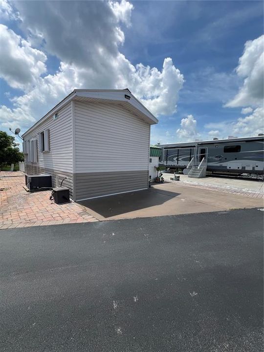 待售: $154,000 (1 贝兹, 1 浴室, 950 平方英尺)