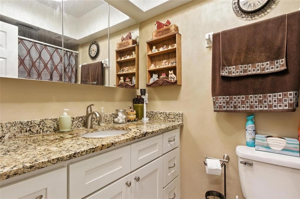 Activo con contrato: $369,900 (4 camas, 3 baños, 2206 Pies cuadrados)