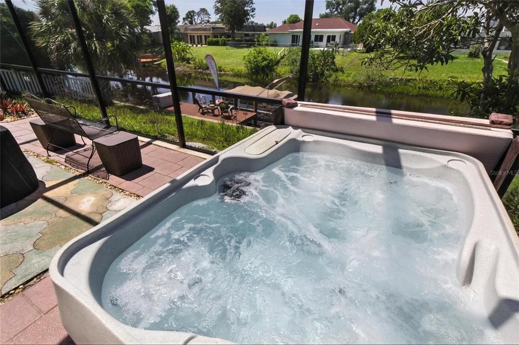 Activo con contrato: $369,900 (4 camas, 3 baños, 2206 Pies cuadrados)