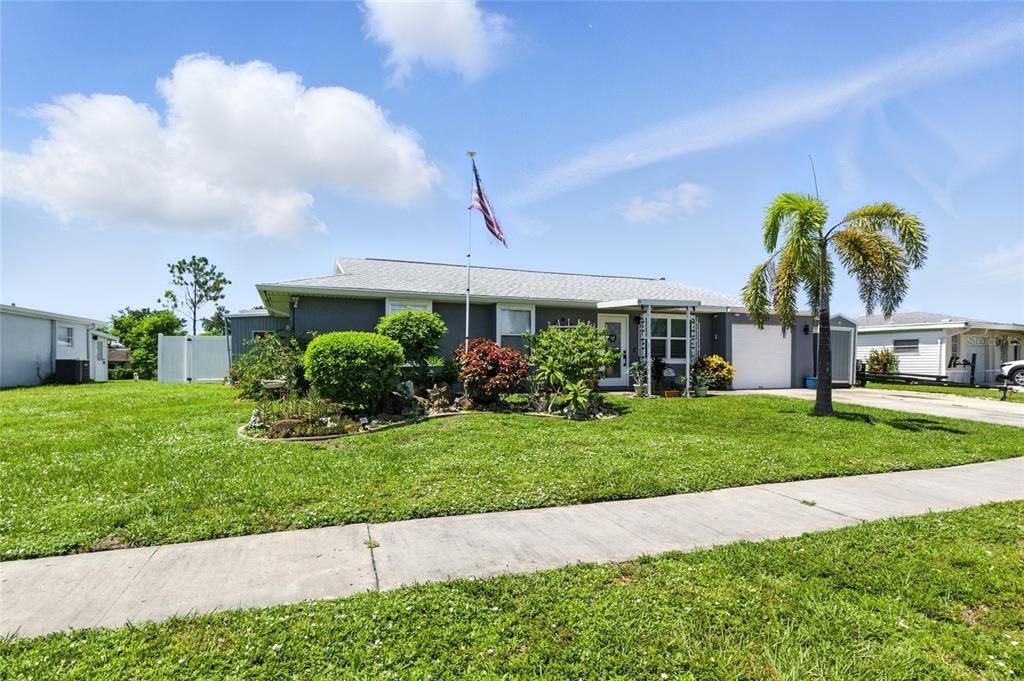 Activo con contrato: $369,900 (4 camas, 3 baños, 2206 Pies cuadrados)