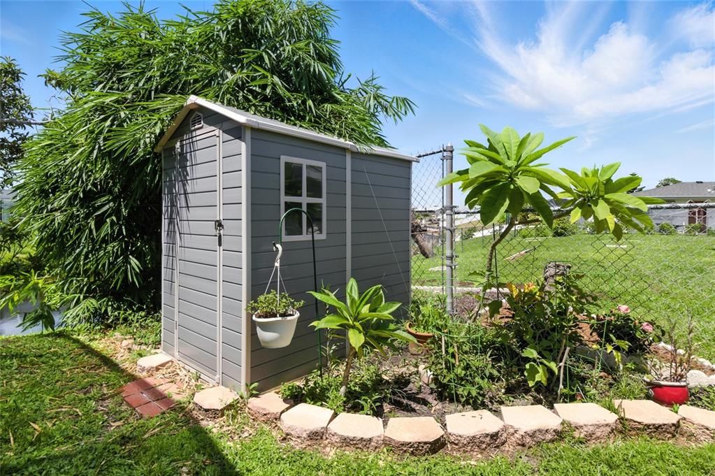 Activo con contrato: $369,900 (4 camas, 3 baños, 2206 Pies cuadrados)