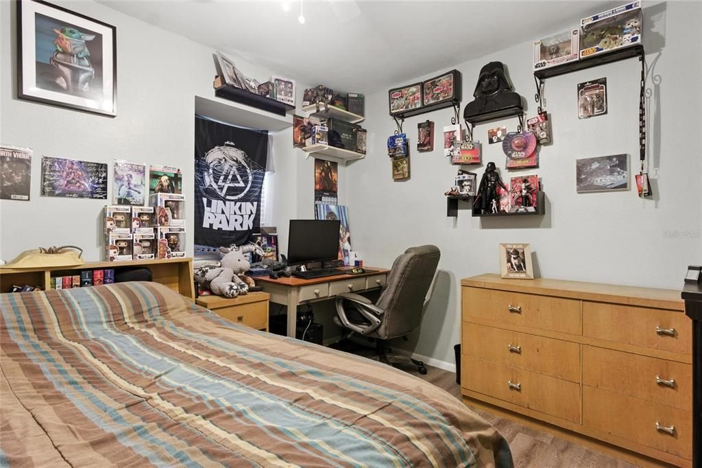 Activo con contrato: $369,900 (4 camas, 3 baños, 2206 Pies cuadrados)