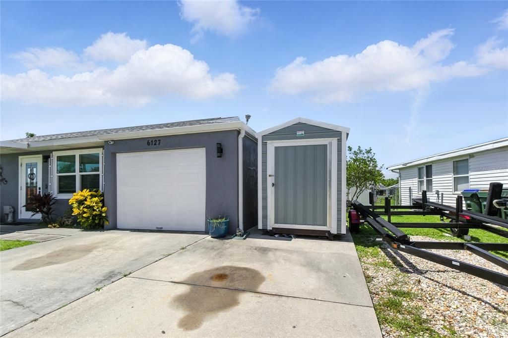 Activo con contrato: $369,900 (4 camas, 3 baños, 2206 Pies cuadrados)