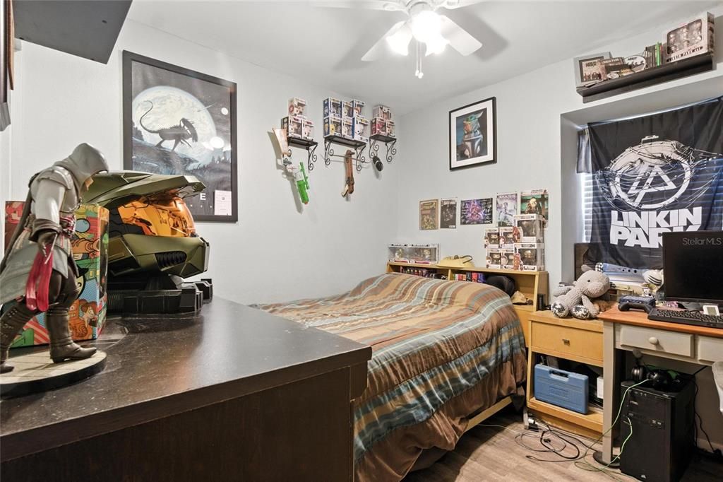 Activo con contrato: $369,900 (4 camas, 3 baños, 2206 Pies cuadrados)