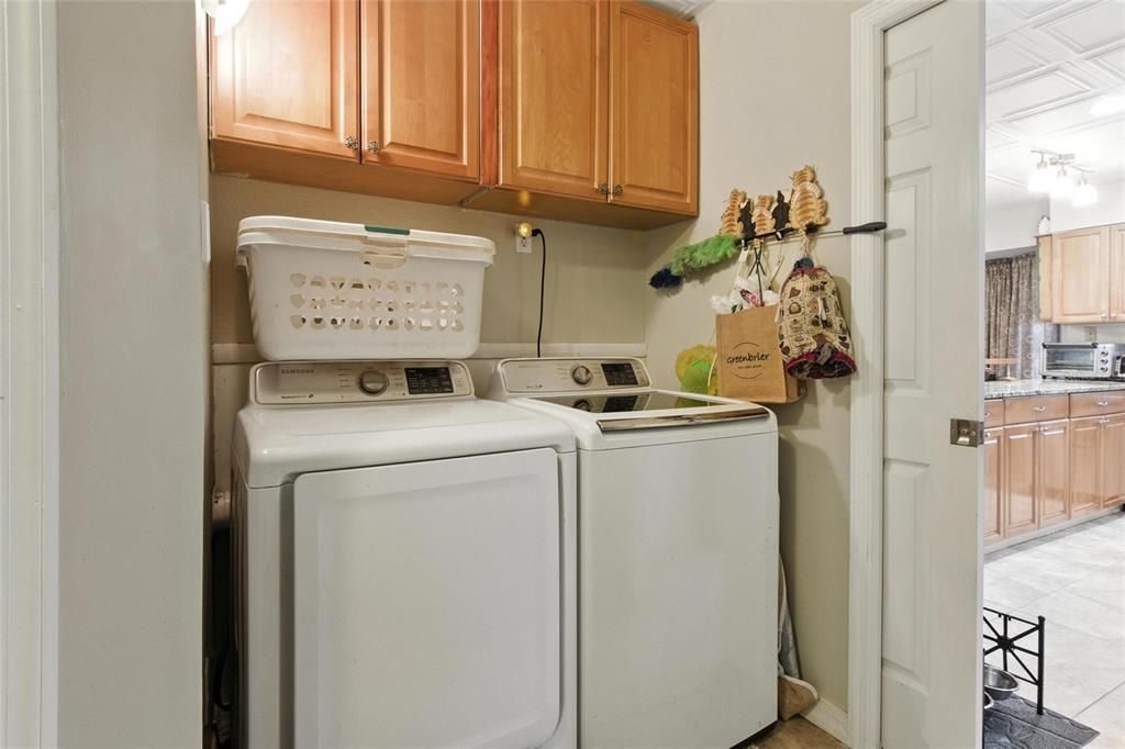 Activo con contrato: $369,900 (4 camas, 3 baños, 2206 Pies cuadrados)