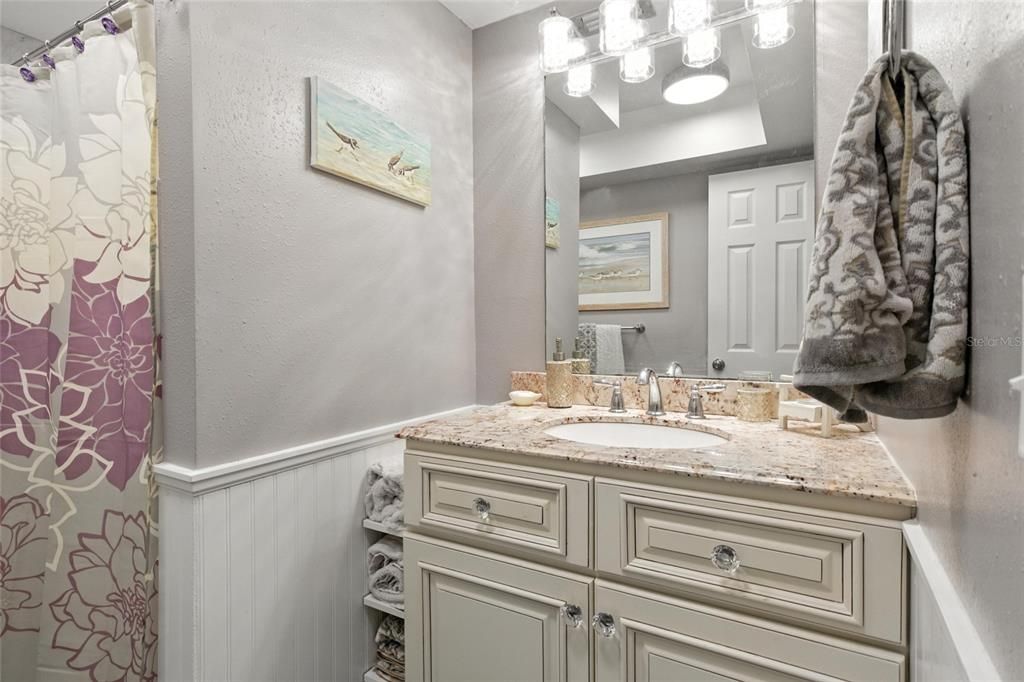 Activo con contrato: $369,900 (4 camas, 3 baños, 2206 Pies cuadrados)