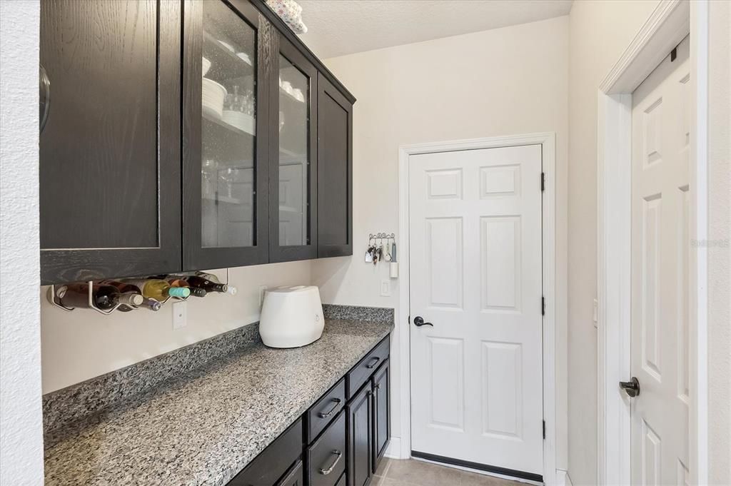 Activo con contrato: $650,000 (4 camas, 4 baños, 2771 Pies cuadrados)