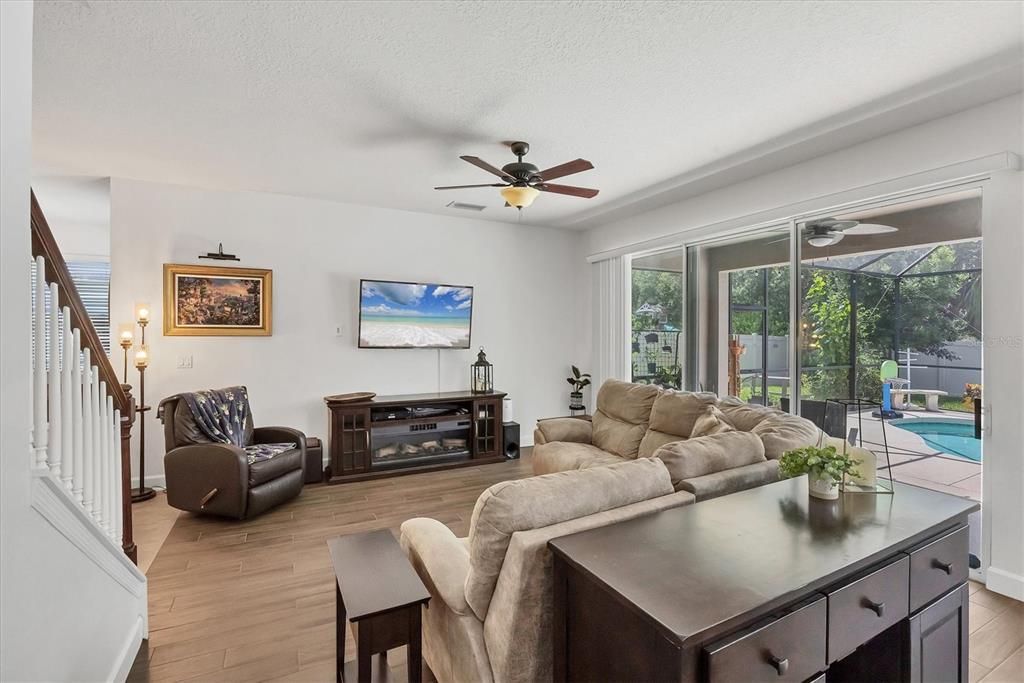 Activo con contrato: $650,000 (4 camas, 4 baños, 2771 Pies cuadrados)