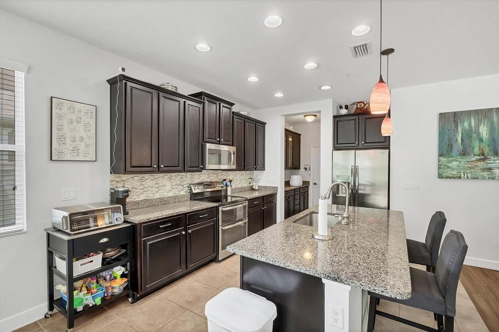 Activo con contrato: $650,000 (4 camas, 4 baños, 2771 Pies cuadrados)