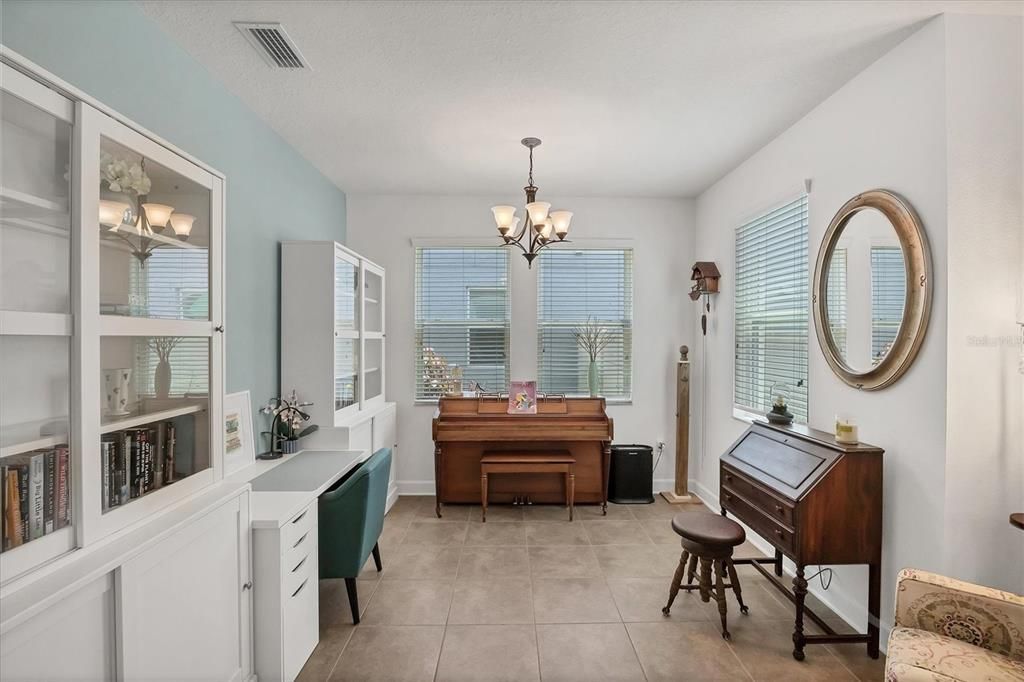 Activo con contrato: $650,000 (4 camas, 4 baños, 2771 Pies cuadrados)