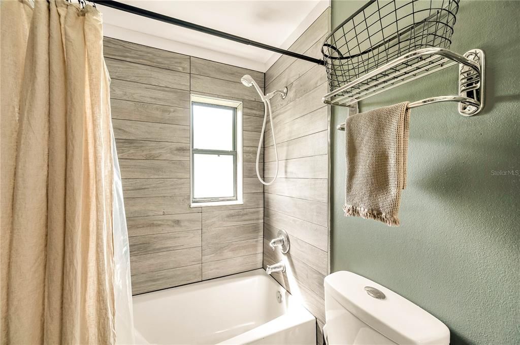 For Sale: $375,000 (3 beds, 2 baths, 1995 Square Feet)