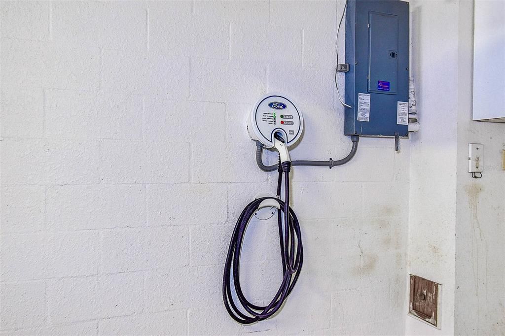 For Sale: $514,000 (3 beds, 4 baths, 2228 Square Feet)