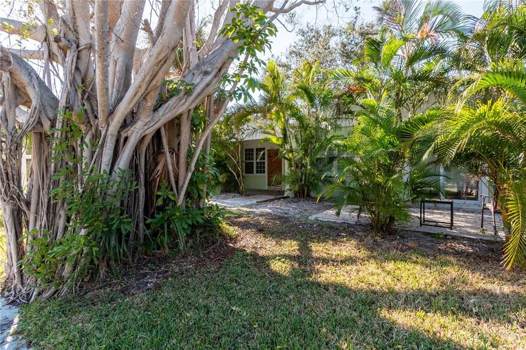 На продажу: $749,000 (3 спален, 2 ванн, 1316 Квадратных фут)