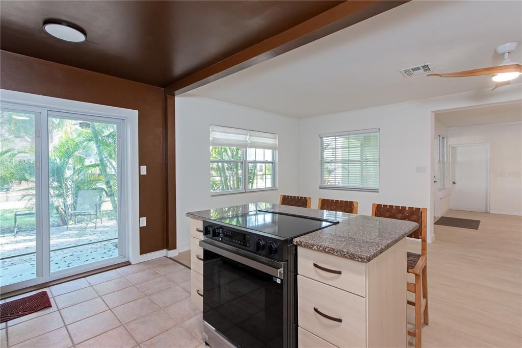 На продажу: $749,000 (3 спален, 2 ванн, 1316 Квадратных фут)