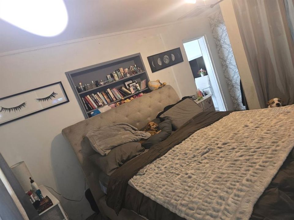 For Sale: $205,000 (2 beds, 1 baths, 983 Square Feet)