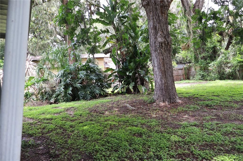 For Sale: $205,000 (2 beds, 1 baths, 983 Square Feet)