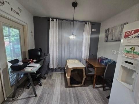 For Sale: $205,000 (2 beds, 1 baths, 983 Square Feet)
