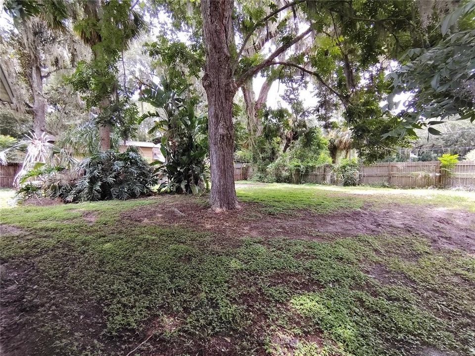 For Sale: $205,000 (2 beds, 1 baths, 983 Square Feet)