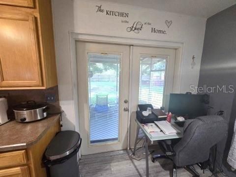 For Sale: $205,000 (2 beds, 1 baths, 983 Square Feet)