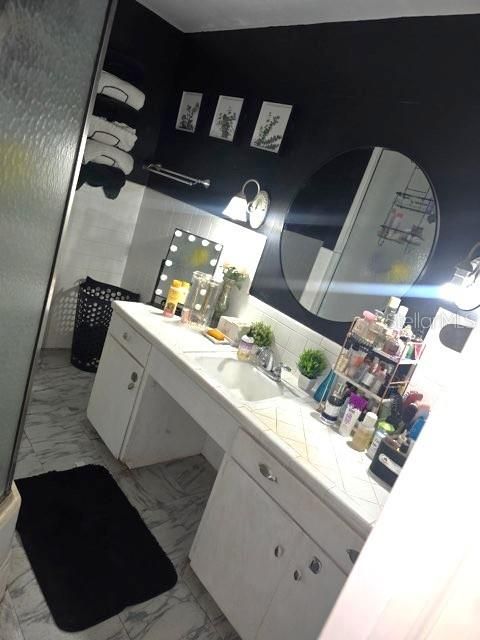 For Sale: $205,000 (2 beds, 1 baths, 983 Square Feet)