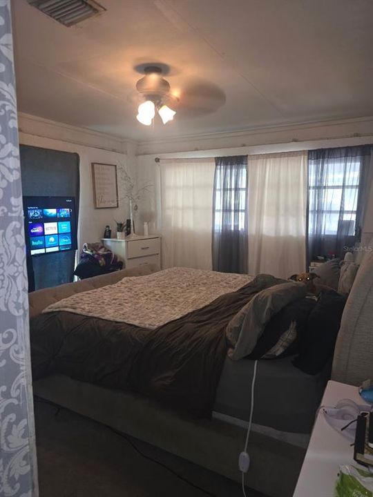 For Sale: $205,000 (2 beds, 1 baths, 983 Square Feet)