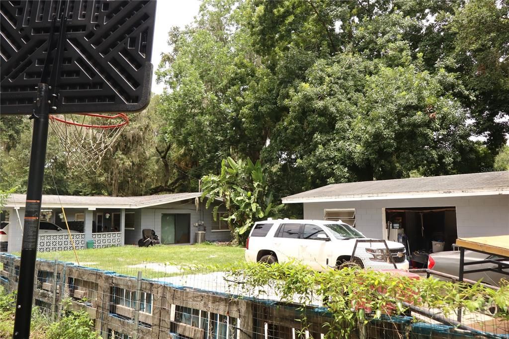 For Sale: $205,000 (2 beds, 1 baths, 983 Square Feet)