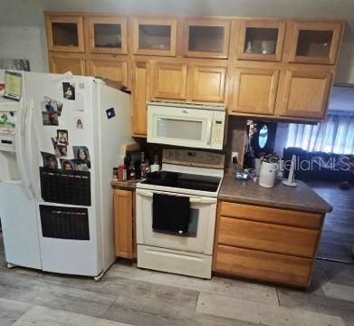 For Sale: $205,000 (2 beds, 1 baths, 983 Square Feet)