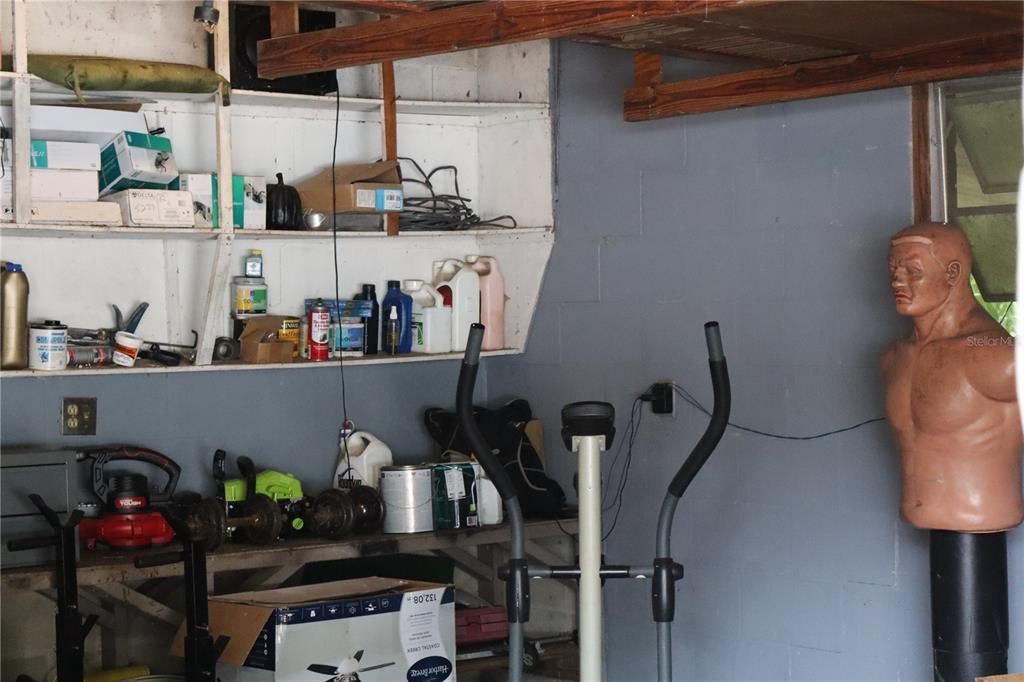 For Sale: $205,000 (2 beds, 1 baths, 983 Square Feet)