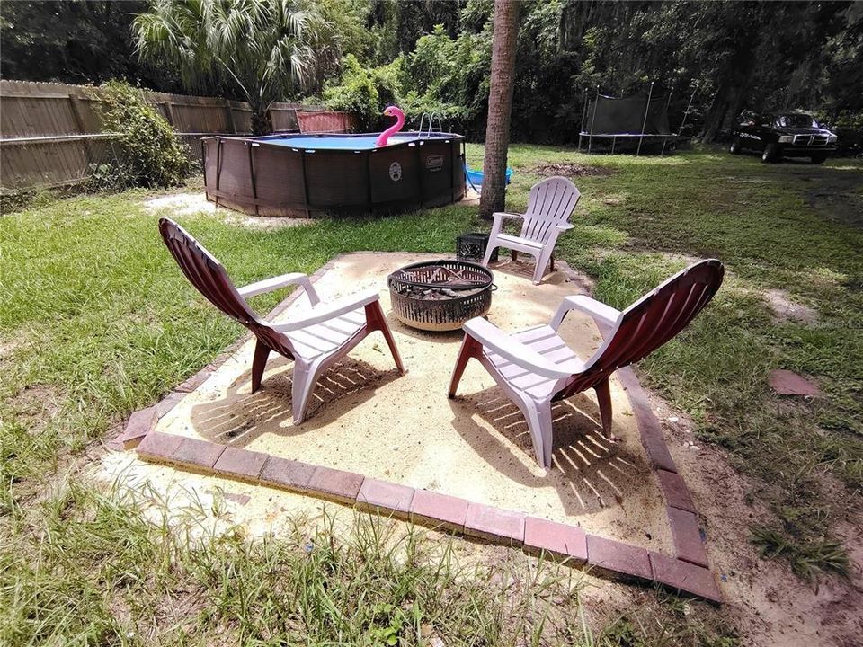 For Sale: $205,000 (2 beds, 1 baths, 983 Square Feet)