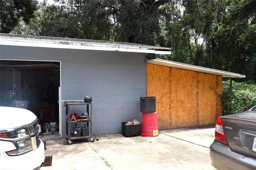 For Sale: $205,000 (2 beds, 1 baths, 983 Square Feet)