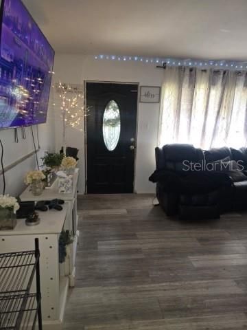 For Sale: $205,000 (2 beds, 1 baths, 983 Square Feet)