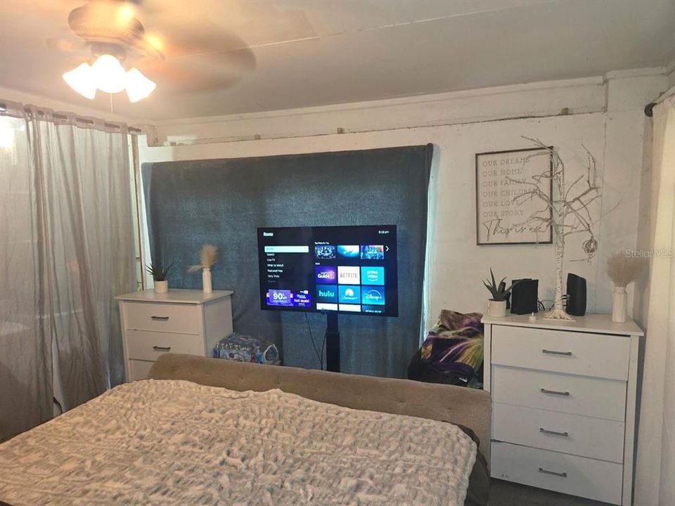 For Sale: $205,000 (2 beds, 1 baths, 983 Square Feet)