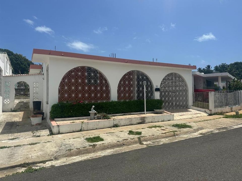 En Venta: $185,000 (3 camas, 2 baños, 2218 Pies cuadrados)