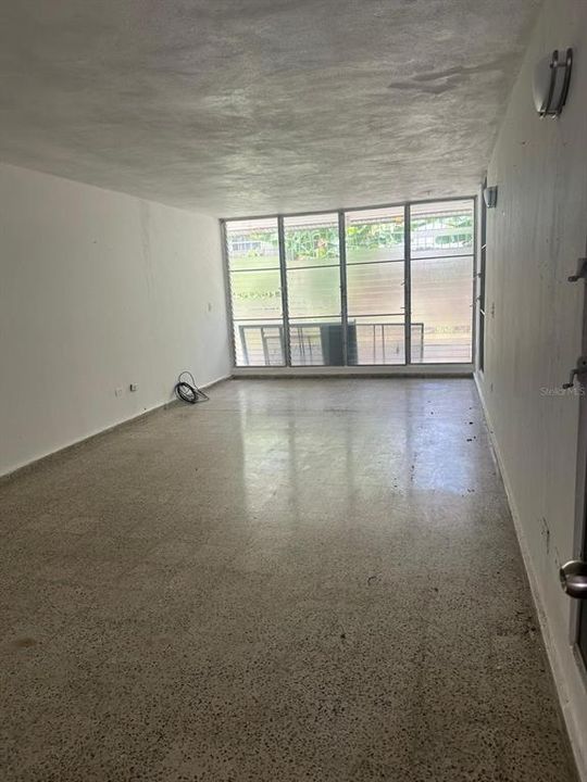 En Venta: $185,000 (3 camas, 2 baños, 2218 Pies cuadrados)