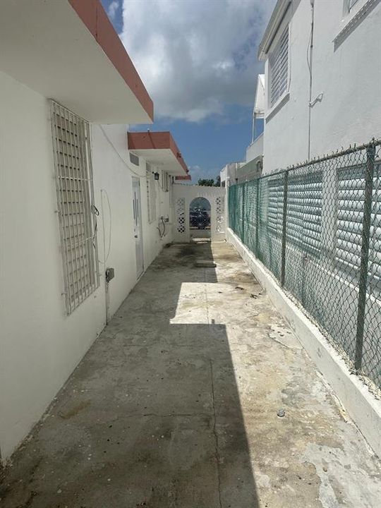 En Venta: $185,000 (3 camas, 2 baños, 2218 Pies cuadrados)