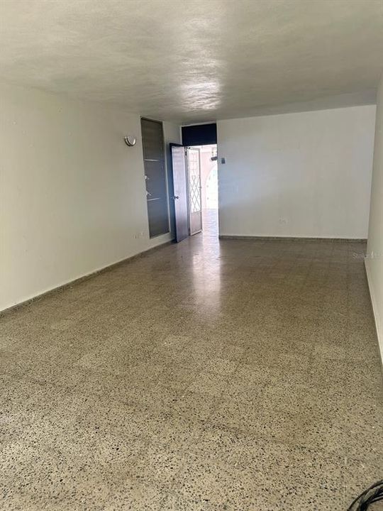 En Venta: $185,000 (3 camas, 2 baños, 2218 Pies cuadrados)