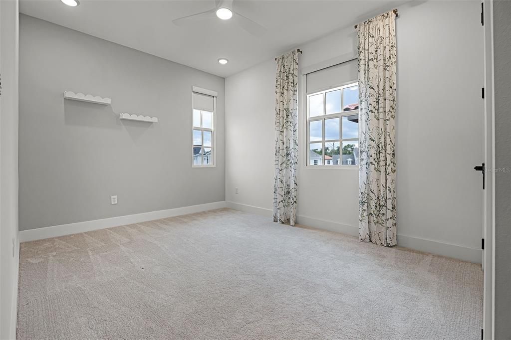 合同活跃: $690,000 (3 贝兹, 2 浴室, 1775 平方英尺)