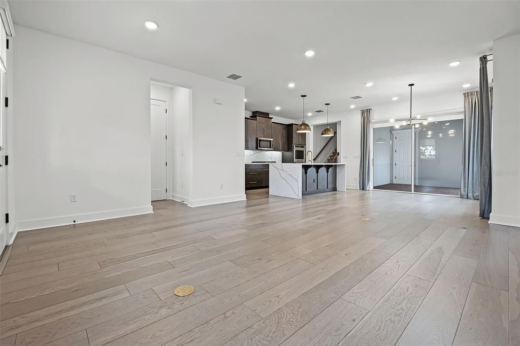 合同活跃: $690,000 (3 贝兹, 2 浴室, 1775 平方英尺)